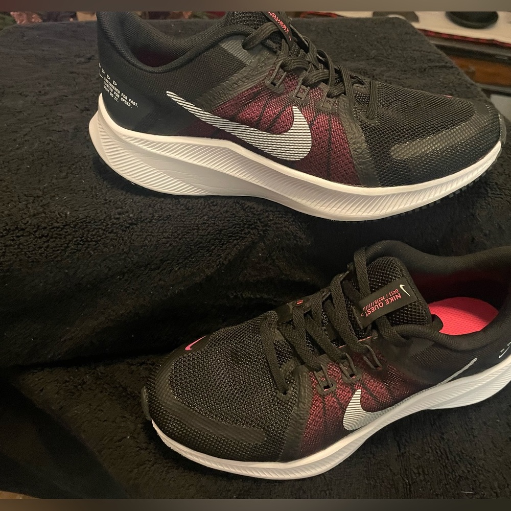 WOMEN’S NIKE QUEST 4 ROAD RUNNING SHOE SIZE 7